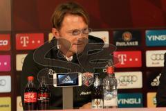 1. Bundesliga - Fußball - FCBayern - FC Ingolstadt 04 - Pressekonferenz, Cheftrainer Ralph Hasenhüttl (FCI) und Cheftrainer Josep Pep Guardiola (Bayern)