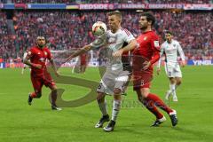 1. Bundesliga - Fußball - FCBayern - FC Ingolstadt 04 - vor dem Tor Lukas Hinterseer (16, FCI) und Javi Martinez (8 Bayern)