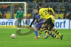 1. Bundesliga - Fußball - Borussia Dortmund - FC Ingolstadt 04 - links Max Christiansen (19, FCI) und Julian Weigl (BVB 33)