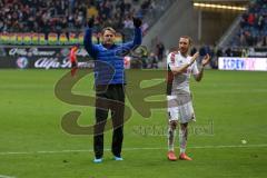 1. Bundesliga - Fußball - Eintracht Frankfurt - FC Ingolstadt 04 - Unentschieden Spiel ist aus, FCI geht zu den Fans und bedankt sich, Cheftrainer Ralph Hasenhüttl (FCI) mit Torschütze Moritz Hartmann (9, FCI)