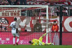 1. Bundesliga - Fußball - FCBayern - FC Ingolstadt 04 - Torwart Ramazan Özcan (1, FCI) fängt den Ball