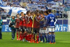 1. Bundesliga - Fußball - FC Schalke 04 - FC Ingolstadt 04 - Marvin Matip (34, FCI) beim Abklatschen zum Spielbeginn.  Foto: Adalbert Michalik