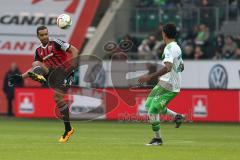 1. Bundesliga - Fußball - VfL Wolfsburg - FC Ingolstadt 04 -  Marvin Matip (34, FCI) gegen Luiz Gustavo (Wolfsburg 22)
