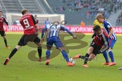 1. Bundesliga - Fußball - Hertha BSC  Berlin - FC Ingolstadt 04 - Kampf um den Ball Moritz Hartmann (9, FCI) Marvin Plattenhardt (Hertha 21) Mathew Leckie (7, FCI) Per Skjelbred (Hertha 3)