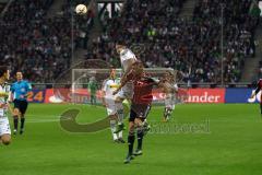 1. Bundesliga - Fußball - Borussia Mönchengladbach - FC Ingolstadt 04 - Lukas Hinterseer (16, FCI)  verliert das Kopfballduell gegen Havard Nordtveit (6, Mönchengladbach). Foto: Adalbert Michalik