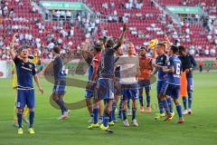 1. Bundesliga - Fußball - FC Augsburg - FC Ingolstadt 04 - Jubel Sieg mit den Fans Humba Tanz