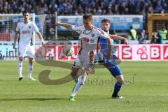 1. Bundesliga - Fußball - SV Darmstadt 98 - FC Ingolstadt 04 - Robert Bauer (23, FCI) hinten Marcel Heller (20 Darmstadt 98)