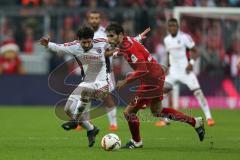 1. Bundesliga - Fußball - FCBayern - FC Ingolstadt 04 - Zweikampf Almog Cohen (36, FCI) gegen Javi Martinez (8 Bayern)