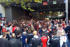 1. Bundesliga - Fußball - FC Schalke 04 - FC Ingolstadt 04 - Fanzug - Ankunft am Gelsenkirchner Hauptbahnhof - Foto: Adalbert Michalik