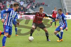 1. Bundesliga - Fußball - Hertha BSC  Berlin - FC Ingolstadt 04 - links Marvin Plattenhardt (Hertha 21) Max Christiansen (19, FCI) Vladimir Darida