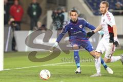 1. BL - Saison 2015/2016 - Hannover 96 - FC Ingolstadt 04 - Ramazan Özcan (#1 FC Ingolstadt 04) - Moritz Hartmann (#9 FC Ingolstadt 04) - Foto: Jürgen Meyer