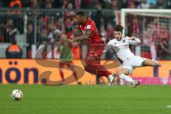 1. Bundesliga - Fußball - FCBayern - FC Ingolstadt 04 - Luft Zweikampf Jerome Boateng (17 Bayern) und rechts Mathew Leckie (7, FCI)