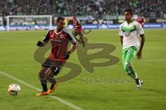 1. Bundesliga - Fußball - VfL Wolfsburg - FC Ingolstadt 04 -  Marvin Matip (34, FCI) und Luiz Gustavo (Wolfsburg 22)