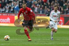 1. Bundesliga - Fußball - Eintracht Frankfurt - FC Ingolstadt 04 - Haris Seferović (9 Frankfurt) zum Tor rechts Markus Suttner (29, FCI)