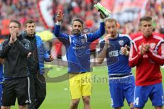 1. Bundesliga - Fußball - Bayer 04 Leverkusen - FC Ingolstadt 04 - Spiel ist aus Niederlage Ingolstadt 3:2, Spieler bedanken sich bei den Fans, Torwart Ramazan Özcan (1, FCI)