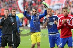 1. Bundesliga - Fußball - Bayer 04 Leverkusen - FC Ingolstadt 04 - Spiel ist aus Niederlage Ingolstadt 3:2, Spieler bedanken sich bei den Fans, Torwart Ramazan Özcan (1, FCI)