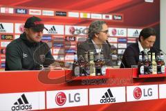 1. Bundesliga - Fußball - Bayer 04 Leverkusen - FC Ingolstadt 04 - Pressekonferenz, die letzte für links Cheftrainer Ralph Hasenhüttl (FCI) für Ingolstadt, rechts Cheftrainer Roger Schmidt (Leverkusen)