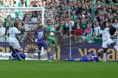 1. BL - Saison 2015/2016 - Werder Bremen - FC Ingolstadt 04 - Ramazan Özcan (#1 FC Ingolstadt 04) - Tobias Levels (#28 FC Ingolstadt 04) - Mathew Leckie (#7 FC Ingolstadt 04) - Assani Lukimya (Bremen) - Anthony Ujah (Bremen) - Claudio Pizarro (Bremen) - F