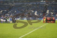 1. BL - Saison 2015/2016 - Schalke 04 - FC Ingolstadt 04 - Die Mannschaften nach dem Spiel bilden einen Kreis -  Foto: Jürgen Meyer
