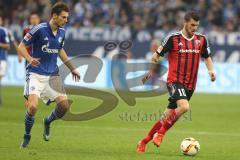 1. BL - Saison 2015/2016 - Schalke 04 - FC Ingolstadt 04 -  Pascal Groß (#10 FC Ingolstadt 04) - Leon Goretzka (8, Schalke) - Foto: Jürgen Meyer