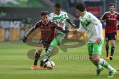 1. Bundesliga - Fußball - VfL Wolfsburg - FC Ingolstadt 04 -  Mathew Leckie (7, FCI) mitte Luiz Gustavo (Wolfsburg 22)