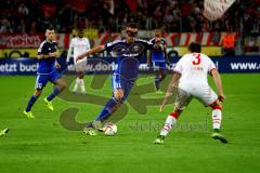 1. Bundesliga - Fußball - 1. FC Köln - FC Ingolstadt 04 - Tomas Pekhart (11, FCI) tritt gegen Dominique Heintz (3,FCKöln) an. Pascal Groß (10, FCI) schaut zu. Foto: Adalbert Michalik