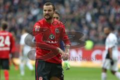 1. Bundesliga - Fußball - Eintracht Frankfurt - FC Ingolstadt 04 - Torwart Ramazan Özcan (1, FCI) und Marco Russ (4 Frankfurt) beschwert sich