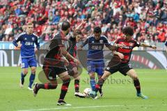 1. Bundesliga - Fußball - Bayer 04 Leverkusen - FC Ingolstadt 04 - Darío Lezcano (37, FCI) kämpft sich vorbei an Aranguiz, Charles (Leverkusen 20) und Ramalho, André (Leverkusen 2)