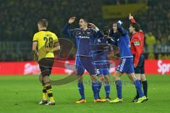 1. Bundesliga - Fußball - Borussia Dortmund - FC Ingolstadt 04 - Torjubel, das keines war, Mats Hummels (BVB 15) mit Eigentor, wurde nicht gegeben. Diskussionen beim Schiedsrichter Benjamin Hübner (5, FCI) Max Christiansen (19, FCI)