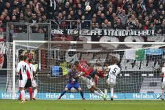 1. Bundesliga - Fußball - Eintracht Frankfurt - FC Ingolstadt 04 - mitte Torwart Ramazan Özcan (1, FCI) rettet den Ball