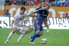 1. Bundesliga - Fußball - FC Augsburg - FC Ingolstadt 04 - Daniel Baier (FCA 10) und rechts Moritz Hartmann (9, FCI)