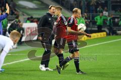 1. Bundesliga - Fußball - Borussia Mönchengladbach - FC Ingolstadt 04 - Cheftrainer Ralph Hasenhüttl (FCI) bejubelt den Punktgewinn. Foto: Adalbert Michalik