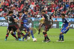 1. Bundesliga - Fußball - Bayer 04 Leverkusen - FC Ingolstadt 04 - Benjamin Hübner (5, FCI) kämpft sich durch 5 Leverkusener