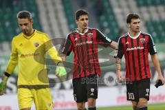 1. Bundesliga - Fußball - VfL Wolfsburg - FC Ingolstadt 04 -  Spiel ist aus Ingolstadt verliert 2:0, Torwart Ramazan Özcan (1, FCI) Benjamin Hübner (5, FCI) Pascal Groß (10, FCI)