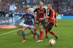 1. BL - Saison 2015/2016 - Schalke 04 - FC Ingolstadt 04 - Tobias Levels (#28 FC Ingolstadt 04) - Max Meyer (7, Schalke) - Moritz Hartmann (#9 FC Ingolstadt 04) -  Foto: Jürgen Meyer