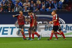 1. Bundesliga - Fußball - FC Schalke 04 - FC Ingolstadt 04 - Tobias Levels (28, FCI) jubelt mit dem Team. Foto: Adalbert Michalik