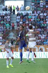 1. Bundesliga - Fußball - FC Augsburg - FC Ingolstadt 04 - Mathew Leckie (7, FCI) und Paul Verhaegh (FCA 2)