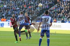 1. Bundesliga - Fußball - Hertha BSC  Berlin - FC Ingolstadt 04 - links Roger de Oliveira Bernardo (8, FCI) Mitchell Weiserund rechts wartet Tolga Cigerci (Hertha 17)