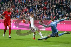 1. Bundesliga - Fußball - FCBayern - FC Ingolstadt 04 - Stefan Lex (14, FCI) scheitert an Manuel Neuer (1 Bayern)