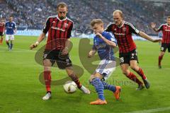 1. BL - Saison 2015/2016 - Schalke 04 - FC Ingolstadt 04 -  Tobias Levels (#28 FC Ingolstadt 04) - Max Meyer (7, Schalke) - Moritz Hartmann (#9 FC Ingolstadt 04) - Foto: Jürgen Meyer