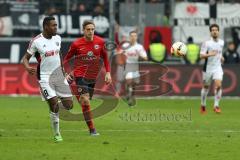 1. Bundesliga - Fußball - Eintracht Frankfurt - FC Ingolstadt 04 - Roger de Oliveira Bernardo (8, FCI) und Bastian Oczipka (6 Frankfurt)