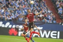 1. BL - Saison 2015/2016 - Schalke 04 - FC Ingolstadt 04 -  Benjamin Hübner (#5 FC Ingolstadt 04) - Klaas-Jan Huntelaar (25, Schalke)  - Foto: Jürgen Meyer