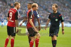 1. BL - Saison 2015/2016 - Schalke 04 - FC Ingolstadt 04 -  Tobias Levels (#28 FC Ingolstadt 04) - Moritz Hartmann (#9 FC Ingolstadt 04) unzufrieden mit der Schiedsrichter leistung - Foto: Jürgen Meyer