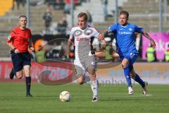 1. Bundesliga - Fußball - SV Darmstadt 98 - FC Ingolstadt 04 - Max Christiansen (19, FCI) und Tobias Kempe (11 Darmstadt 98)