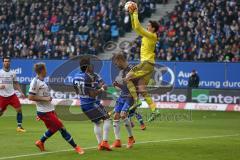 1. Bundesliga - Fußball - Hamburger SV - FC Ingolstadt 04 - Torwart Adler, René (15 HSV) fängt den Ball vor Darío Lezcano (37, FCI) und Lukas Hinterseer (16, FCI)