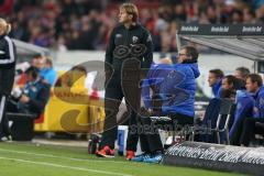 1. Bundesliga - Fußball - VfB Stuttgart - FC Ingolstadt 04 - Cheftrainer Ralph Hasenhüttl (FCI) und Co-Trainer Michael Henke (FCI) angespannt