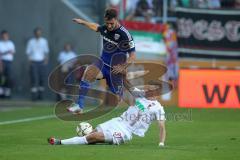 1. Bundesliga - Fußball - FC Augsburg - FC Ingolstadt 04 - Zweikampf Mathew Leckie (7, FCI) und Max Philipp rechts