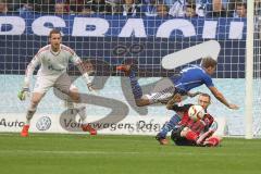 1. BL - Saison 2015/2016 - Schalke 04 - FC Ingolstadt 04 -  Ralf Fährmann (1, Schalke) Torwart - Moritz Hartmann (#9 FC Ingolstadt 04) - Benedikt Höwedes (4, Schalke) - Foto: Jürgen Meyer