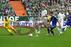 1. BL - Saison 2015/2016 - Werder Bremen - FC Ingolstadt 04 - Alfredo Morales (#6 FC Ingolstadt 04) - Felix Wiedwald (Bremen) - Jannik Vestergaard (Bremen) - Foto: Jürgen Meyer