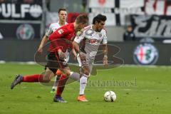 1. Bundesliga - Fußball - Eintracht Frankfurt - FC Ingolstadt 04 - Bastian Oczipka (6 Frankfurt) und rechts Darío Lezcano (37, FCI)